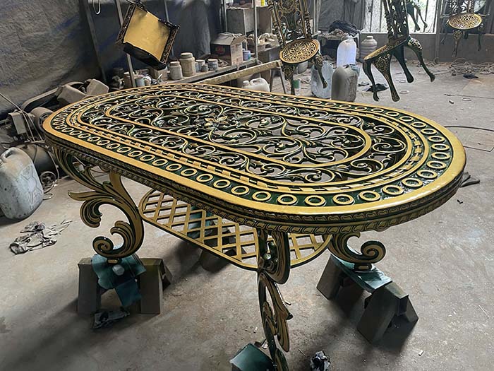 Bàn dài ngoài trời